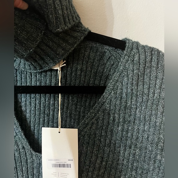 Oversized Turtleneck Sweater with Cut Out - Picture 5 of 6